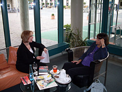 Die Autorin Helene Tursten im Gespräch mit unserer Redakteurin Alexandra Hagenguth.